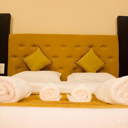 โลตัส บีช รีสอร์ต Hotel โกการ์นา ภายนอก รูปภาพ