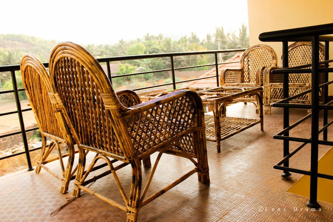 โลตัส บีช รีสอร์ต Hotel โกการ์นา ภายนอก รูปภาพ