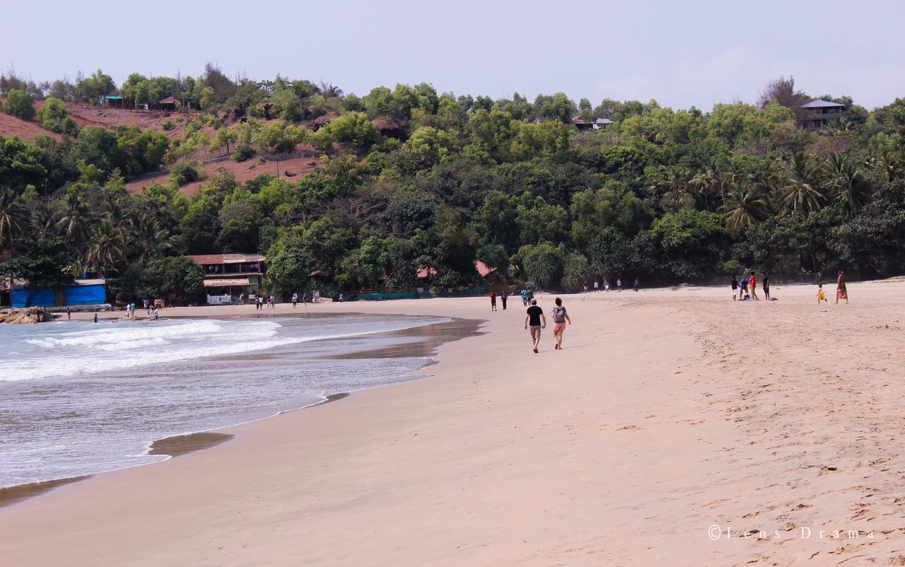 โลตัส บีช รีสอร์ต Hotel โกการ์นา ภายนอก รูปภาพ
